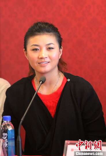 ����Ů�Ӿ����������ǰ���ŷ���������������