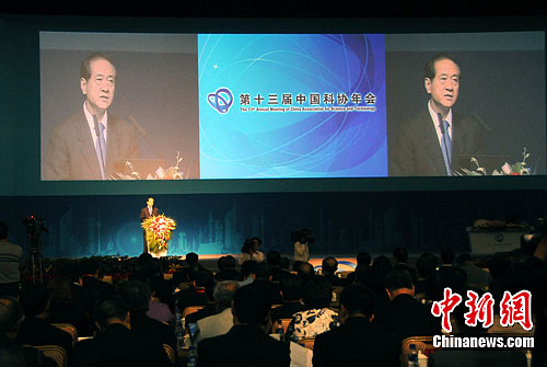 ��13���й���Э��ῪĻ����ѧ��2400���˽��š��۽���