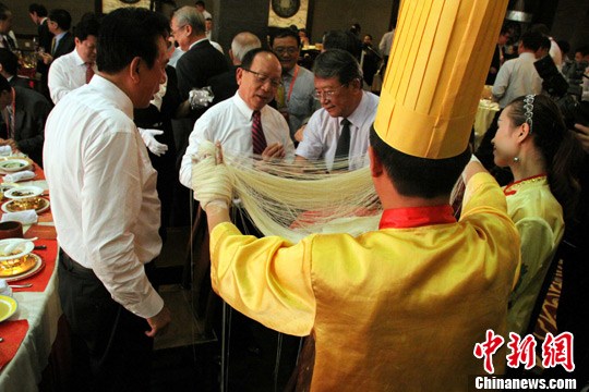 �й����񵳸���ϯ��Т������ɽ����ʳ�Ļ�