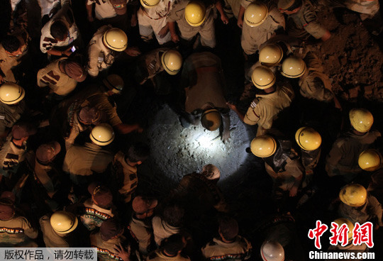 ӡ���׶��µ���һ¥�������������ˣ�2��