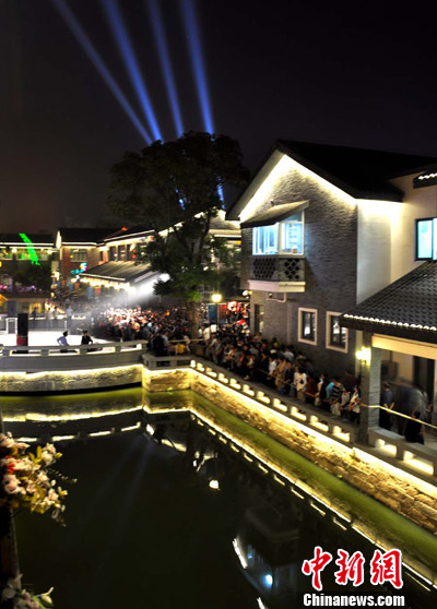 �����ο͹���̩����ˮ���ִ��桰�����Ϻ�ͼ����2��