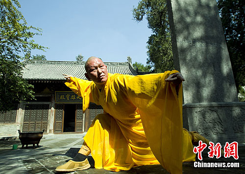 "少林第一武僧"展示螳螂拳