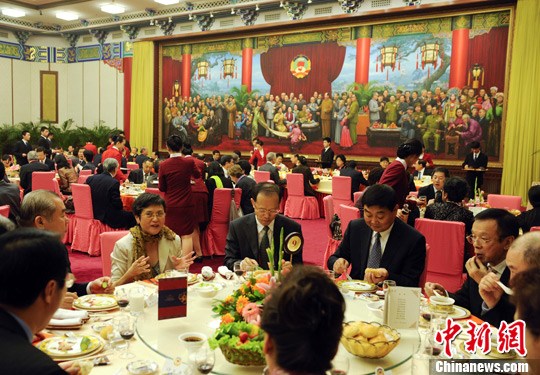 ������������100�����д����ڱ�������