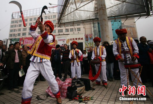 湘西古老曲艺三棒鼓深受群众喜欢