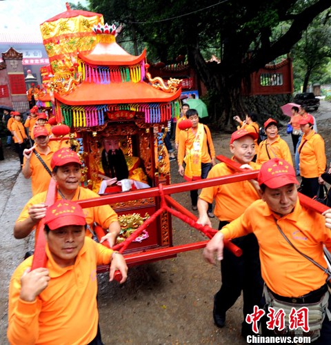 福州鳝溪祖庙白马王携夫人金身起驾首次巡安马祖2