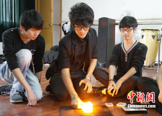 浙江绍兴高中掀起校园魔术风3