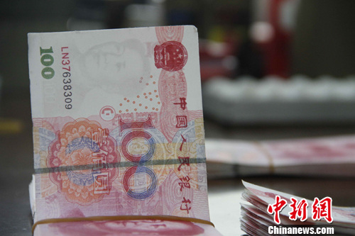 广西警方首次公布缴获的超高仿真假钞(2)