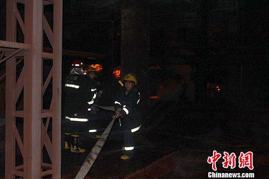 ����Ƽ�������һ��¯��ˮй©������ը��2��