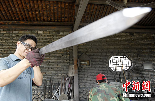 中国新闻网千年龙泉宝剑的铸剑人