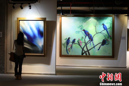 图为拍卖会前举行的严隽泰夫妇小型画展. 孟幻 摄