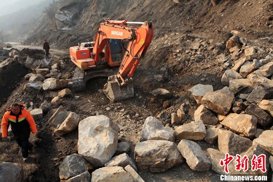 ɽ��һú��ɿ�����·����ɽ�廬��