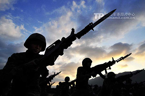 南京军区刺杀训练士气如虹