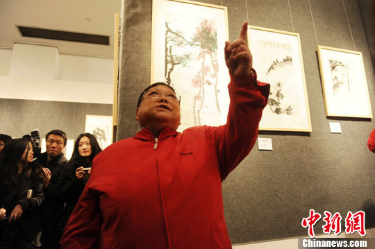 邓林回家乡开画展纪念父亲邓小平逝世15周年