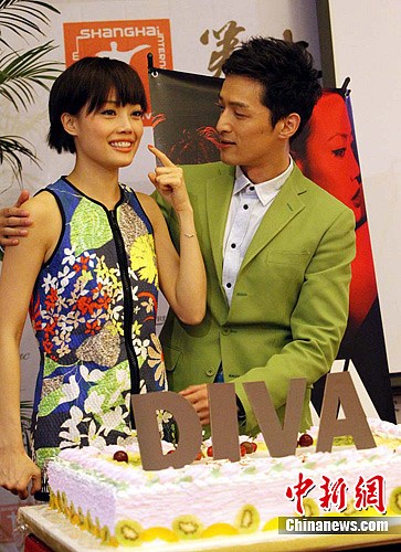 容祖儿庆生胡歌献亲吻(2)