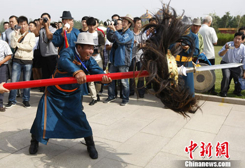 成吉思汗陵举行苏勒德龙年威猛大祭(3)