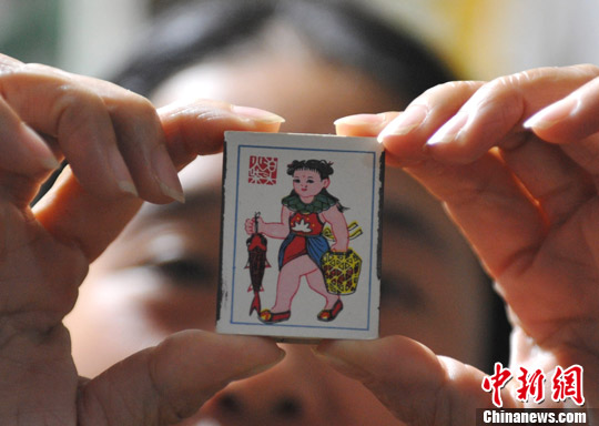 萧女士说,当时火柴盒分高档和低档两种,高档上面印着庆丰图,山水画