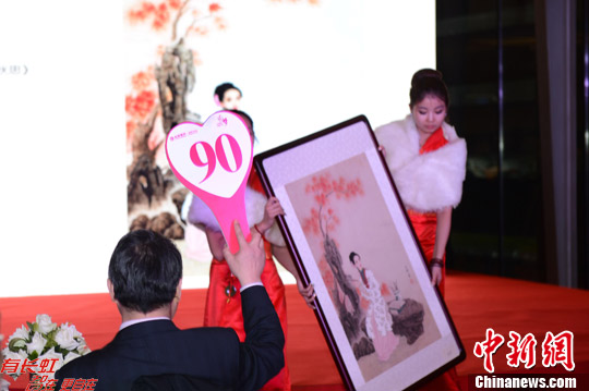 12月16日,残疾女画家汪玉婷作品慈善拍卖会在北京举行.