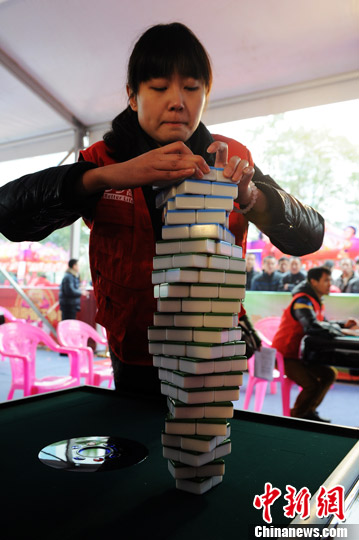 湖南"雀王"争霸赛 麻将达人比拼"层层叠"赢大奖(2)