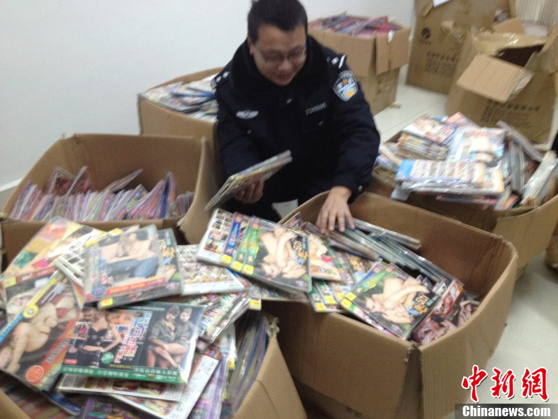 警方查扣4万余张光盘 4"鉴黄师"一个多月鉴完