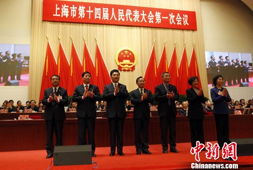 新一届上海市人大常委会领导班子集体亮相