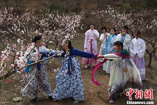 河南汉服"才子佳人"游春推广花朝节(2)