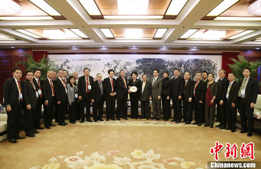 裘援平会见菲律宾中国和平统一促进会访华团(2)