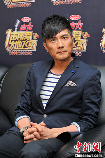 唱片制作人包小柏现身广西南宁,担任广西卫视新民歌音乐选秀节目