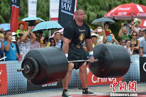 世界大力士冠军赛落幕 美国壮汉破赛事世界纪录