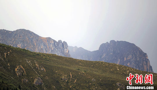 图:四川白玉县现人形卧像山
