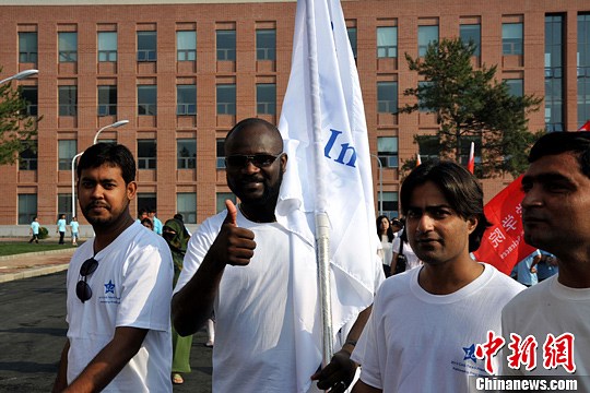 外国留学生参加开学典礼