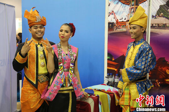 组图:菲律宾最大旅游展开幕(3)