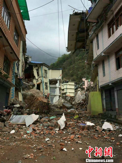 组图:地震致西藏日喀则聂拉木樟木镇受损
