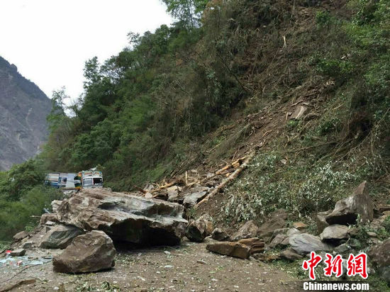 组图:地震致西藏日喀则聂拉木樟木镇受损