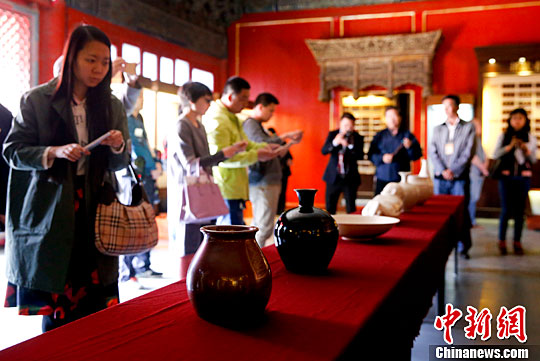 故宫举行"陈文增,蔺占献,和焕向故宫博物院捐赠定窑作品仪式"