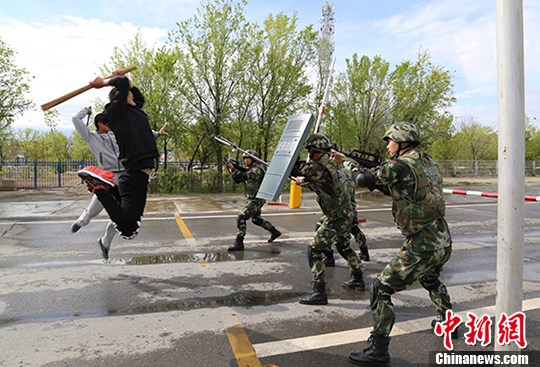 新疆边防官兵春季练兵提升口岸处突维稳技能