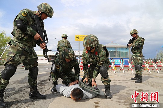 新疆边防官兵春季练兵提升口岸处突维稳技能