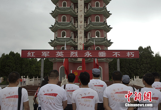 “百名摄影师聚焦新长征暨重走长征路”采访报道组走进会宁红军会师旧址