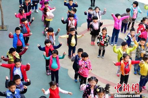 ����Ů�ڡ��ӱ��׶����顰���衱