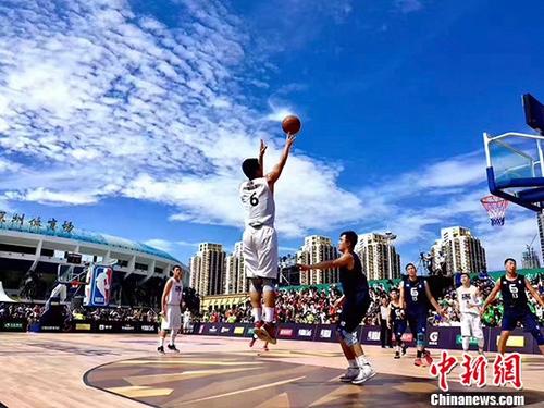 第二届“NBA5v5”深圳站金童卢比奥和欧阳靖PK篮球并大玩嘻哈