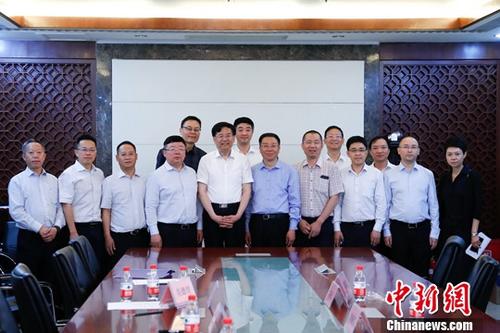 茅台集团董事长李保芳一行到访中国新闻社