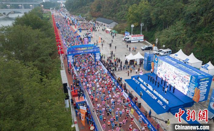 2023贵州铜仁·梵净山冬季马拉松开跑