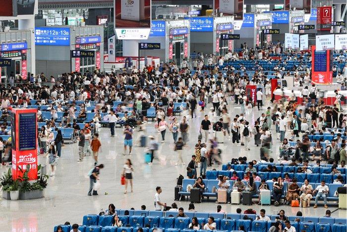 贵阳北站迎中秋假期返程客流