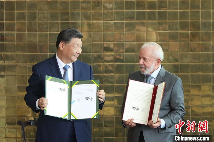 高清大图｜习近平同巴西总统卢拉共同签署联合声明宣布携手构建中巴命运共同体