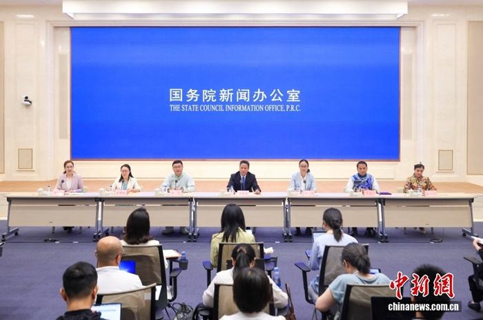 国新办举行中外记者见面会 围绕“促进团结进步 昂扬奋斗力量”与中外记者见面交流