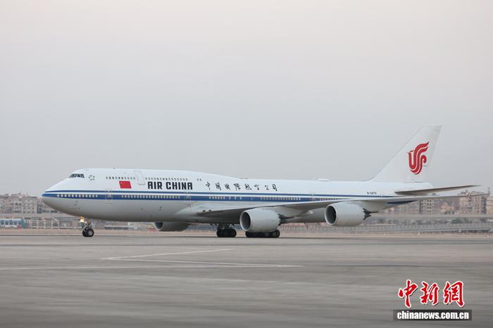 习近平抵达埃及首都开罗