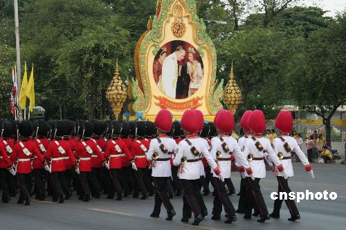 组图:泰国国王生日庆典阅兵仪式