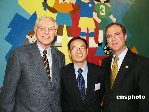 图邓洪出任洛杉矶亚裔青少年中心理事长