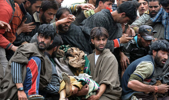 图:印度军队与克什米尔地区武装人员交火