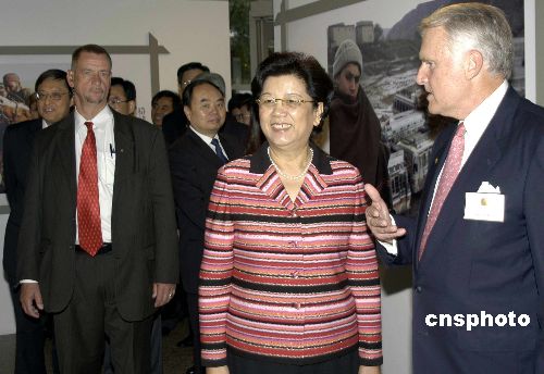 图:国务委员陈至立访问美国国家地理学会