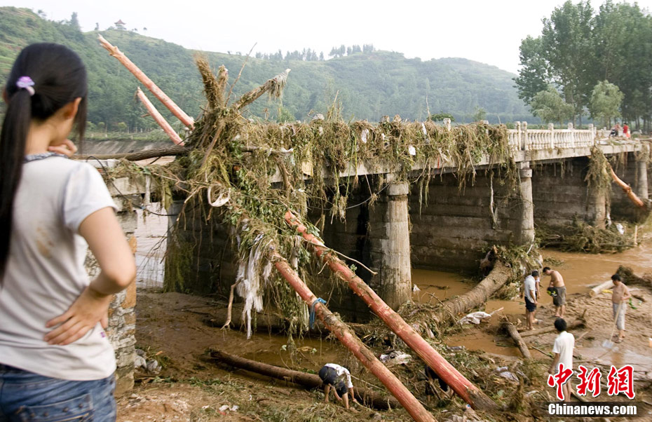 河南特大暴雨致洛阳37死龙门石窟被迫关闭